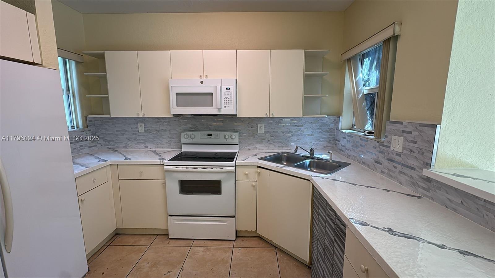 880 SW 6TH AVE