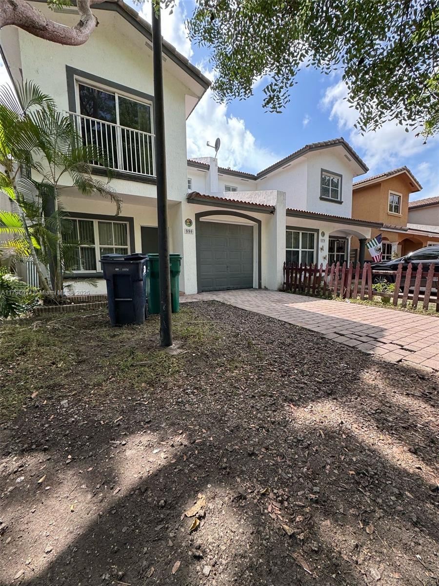 880 SW 6TH AVE
