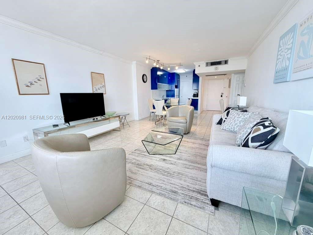100 Lincoln Rd 1423