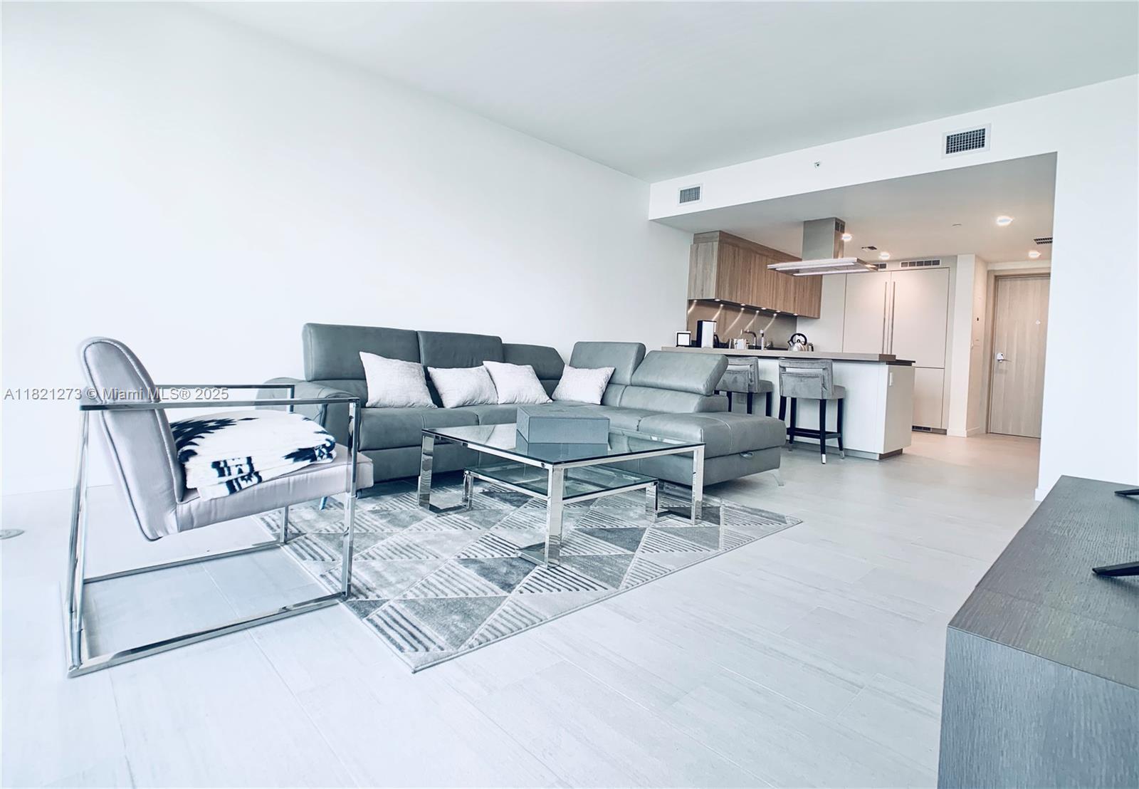 1000 Brickell Plz 4504, Miami, Broward County, Florida - 1 Bedrooms  
1 Bathrooms - 