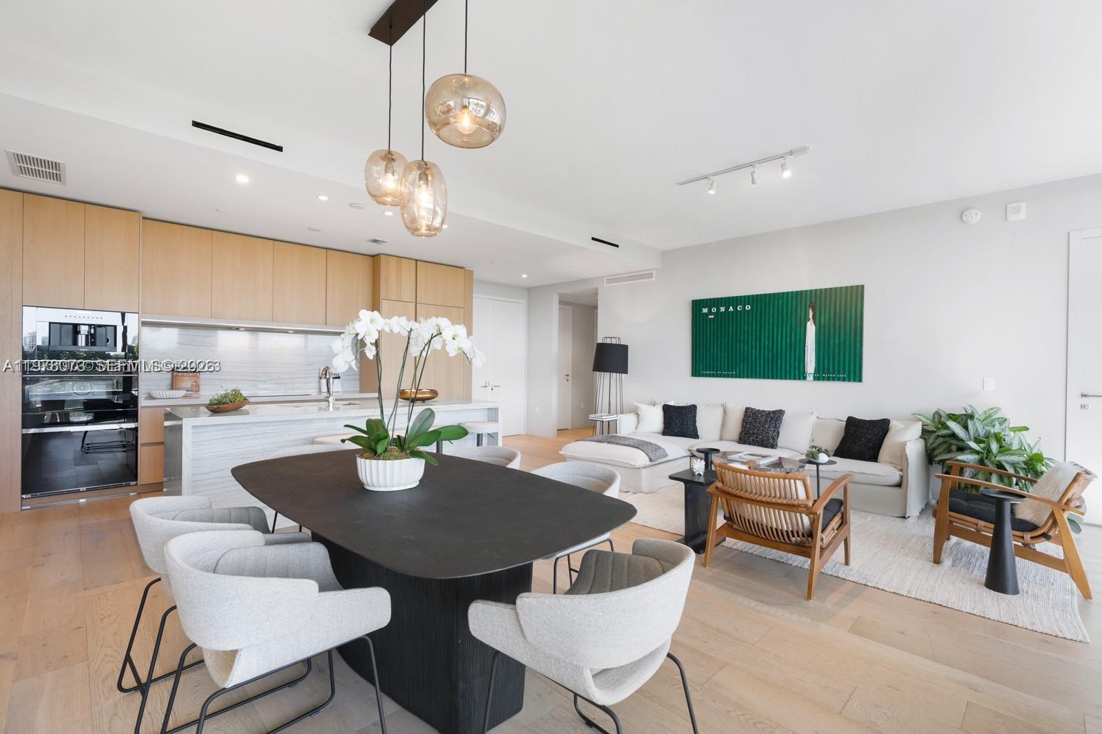 8701 Collins Ave 404