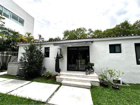 Single Family Residence in Coral Gables FL 812 Alberca St St 3.jpg