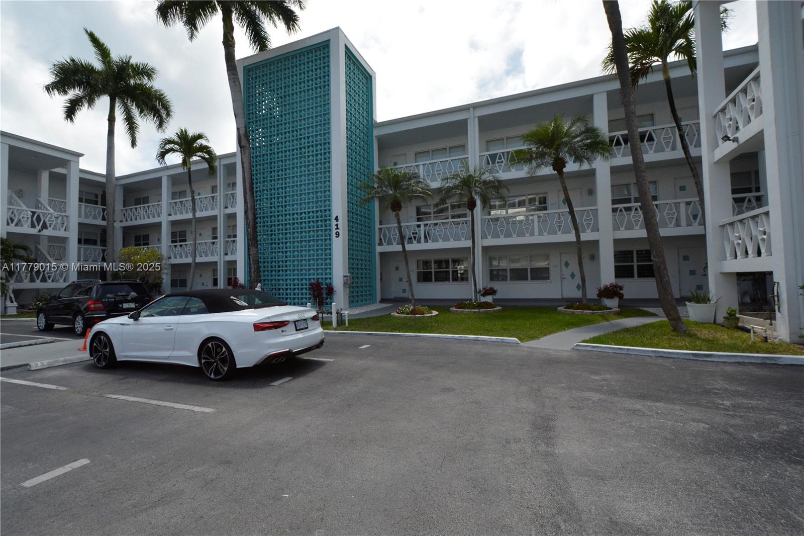 Property for Sale at 419 Golden Isles Dr 105, Hallandale Beach, Broward County, Florida - Bedrooms: 1 
Bathrooms: 1  - $199,900