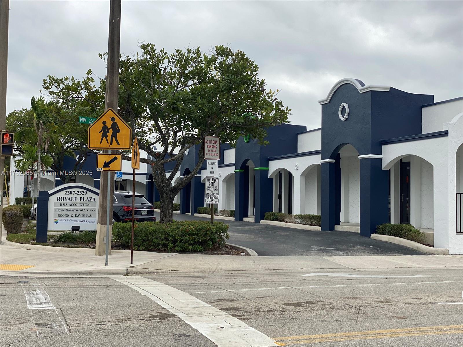 "Unlock Your Business Potential in This 310 sq. ft. Office Space!
Office is perfect for startups, freelancers, or small teams.
Conveniently located in Wilton Manors. Enjoy a productive atmosphere
and make this space your own! Electricity, water, garbage, taxes included in lease fee.
Contact me for more details.