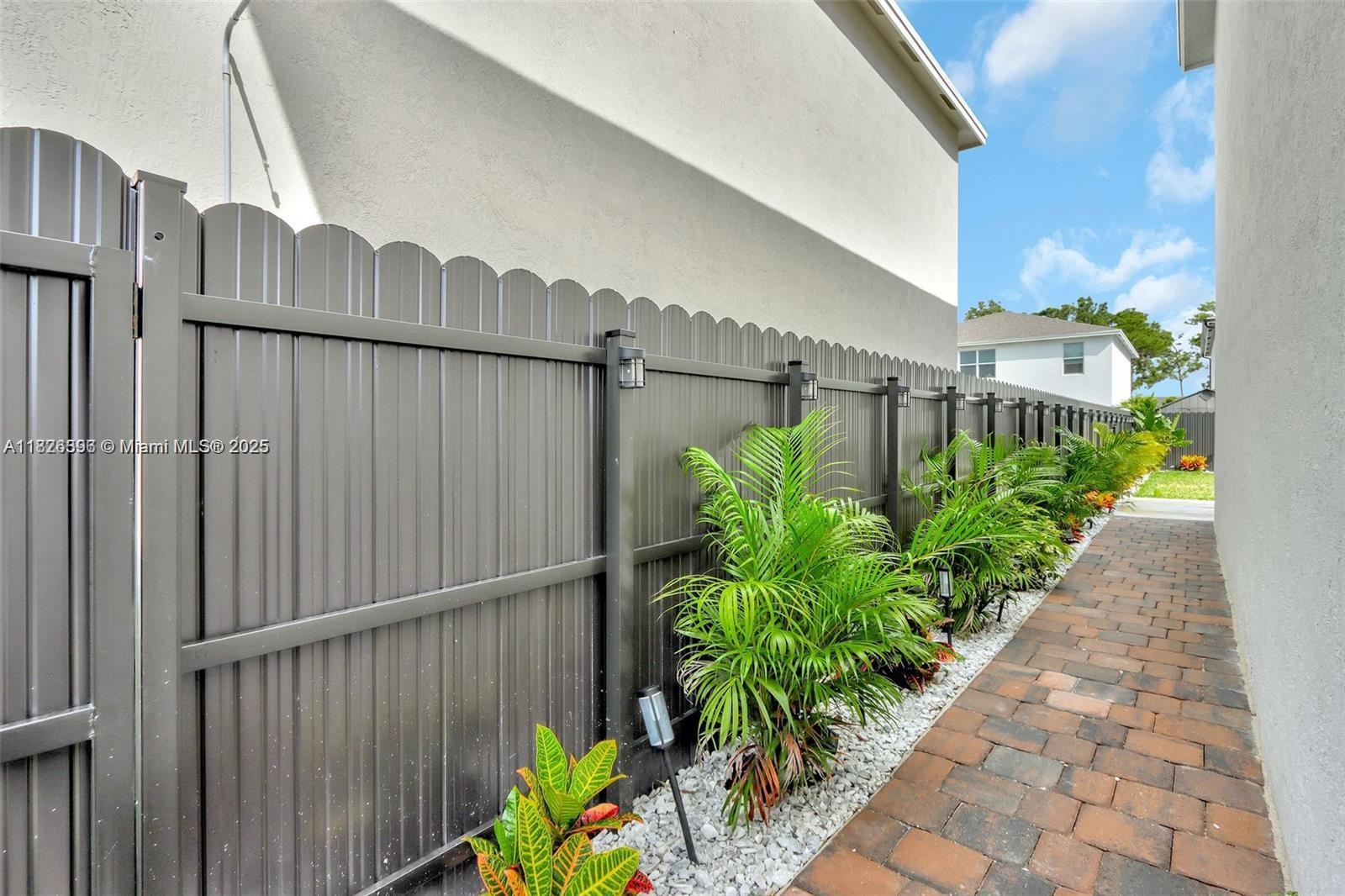 DIXIE HEIGHTS - Residential