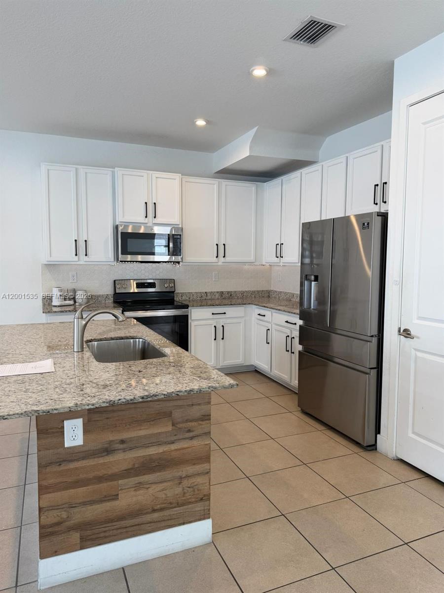 MC RESIDENTIAL - Residential Lease