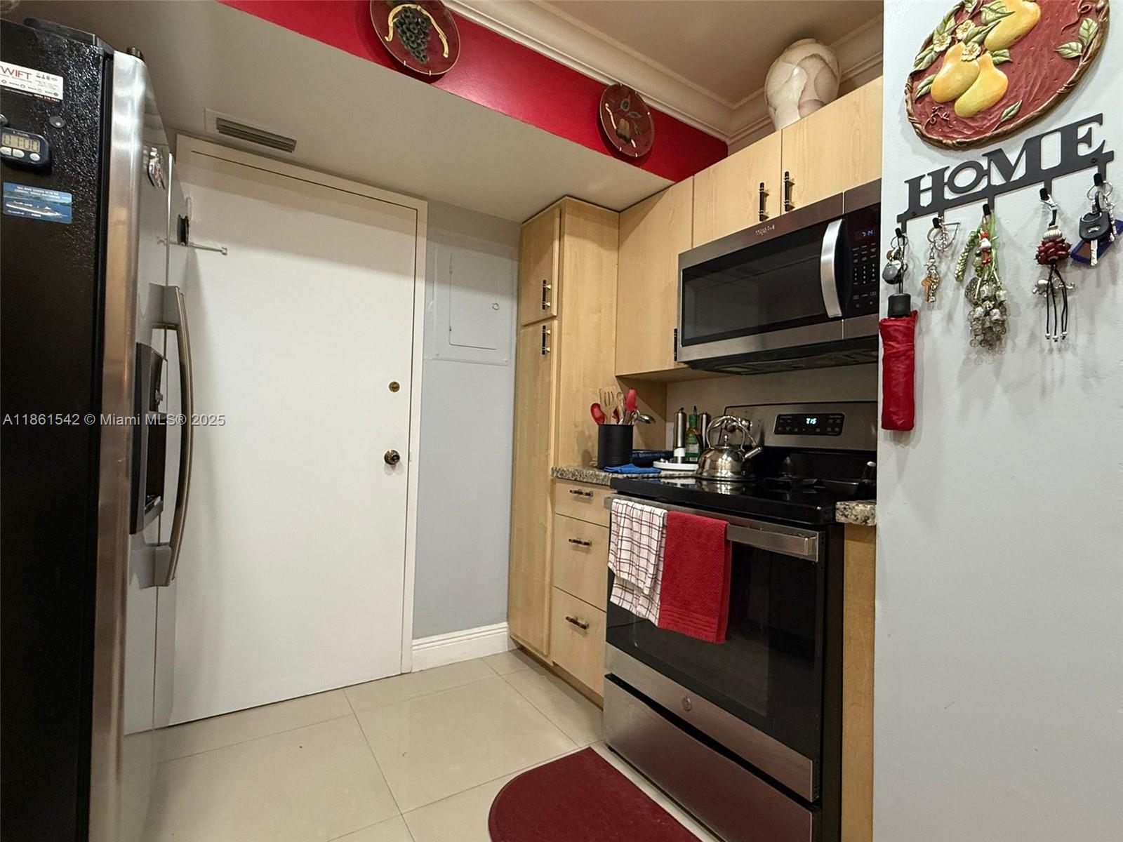 HILLCREST EAST NO 22 COND - Residential