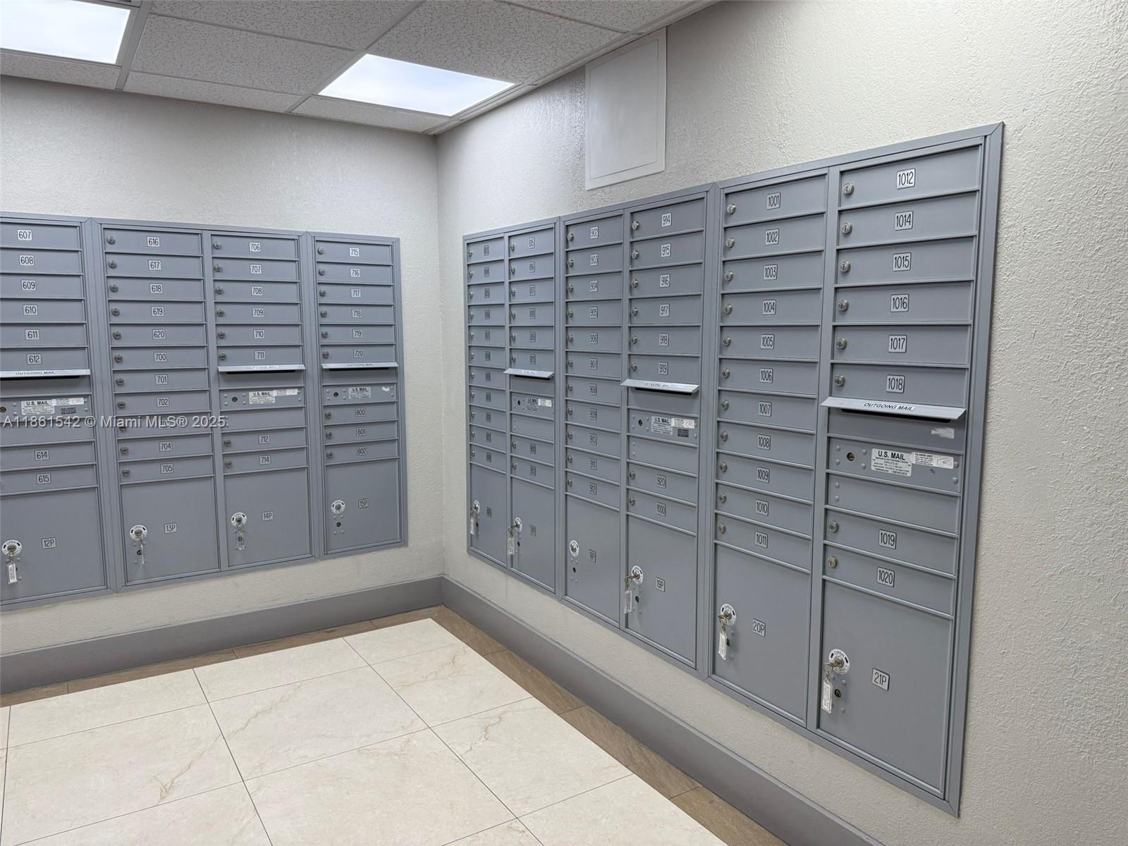 HILLCREST EAST NO 22 COND - Residential