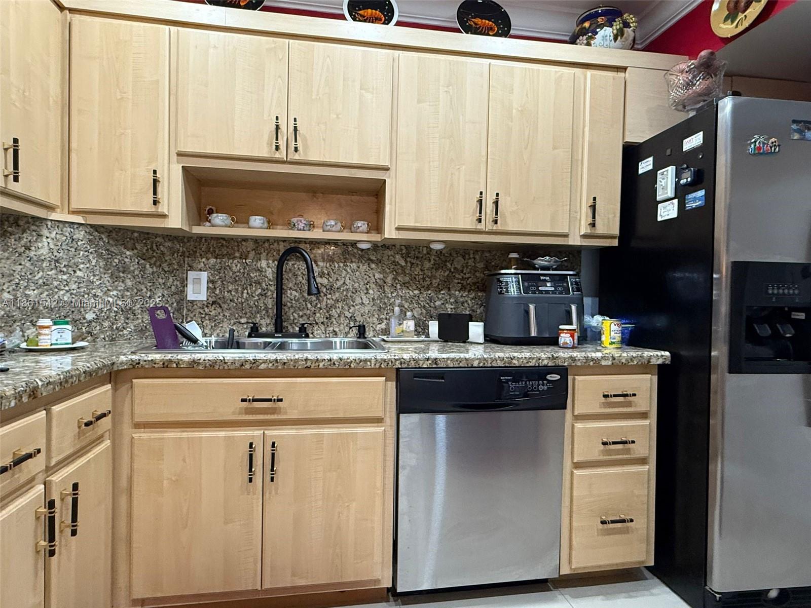 HILLCREST EAST NO 22 COND - Residential