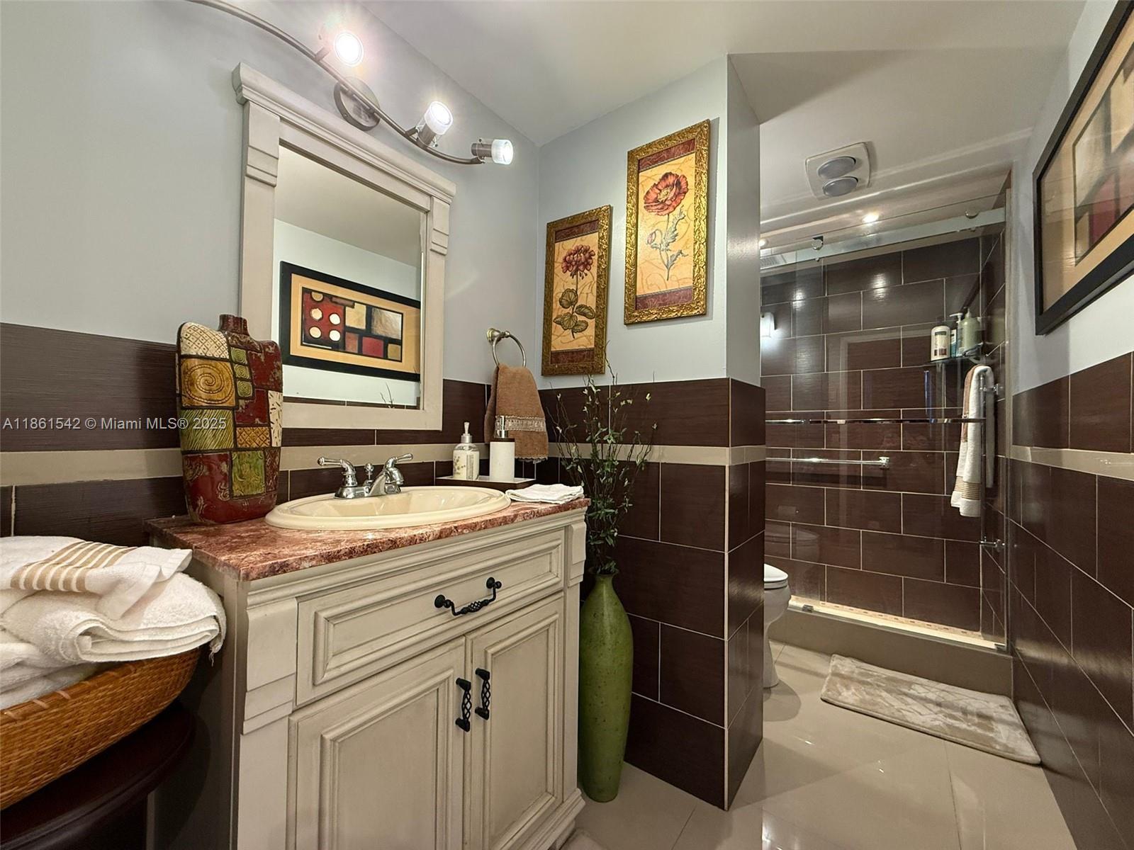 HILLCREST EAST NO 22 COND - Residential