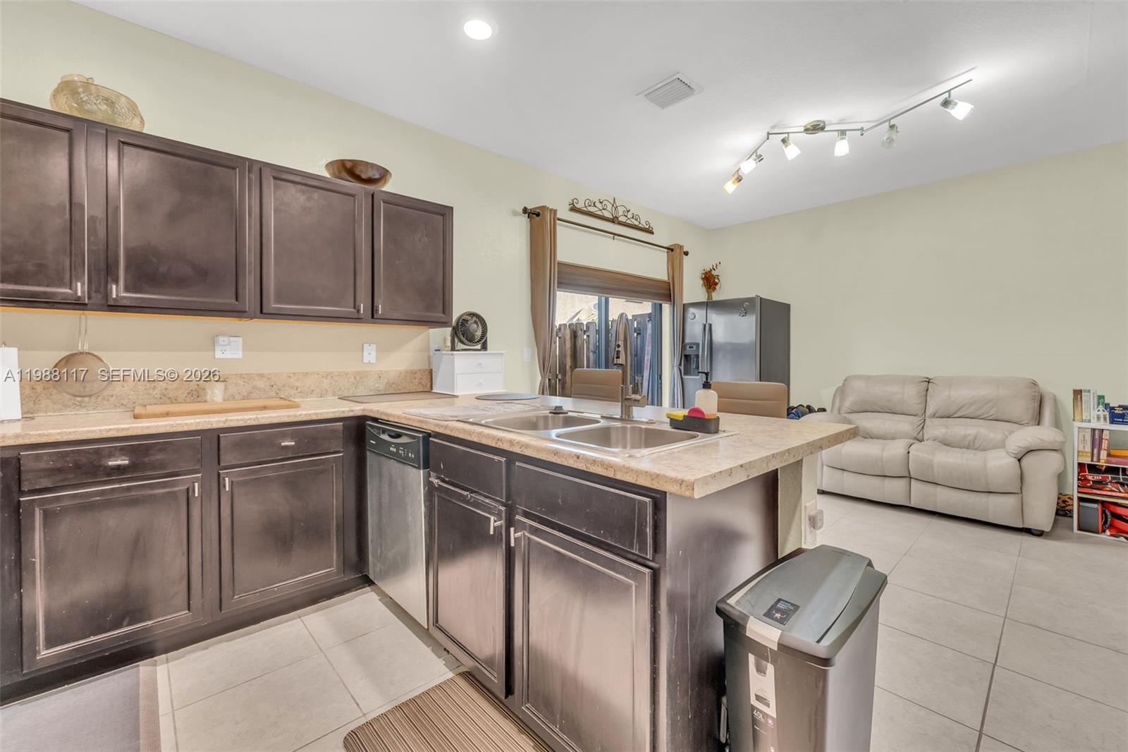 COCO PALM ESTATES - Residential