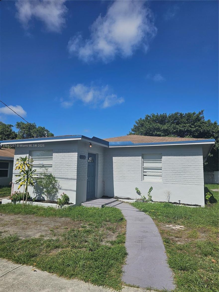COZY PLACE 3 BEDS 2 FULL BATHS, RECENTLY PAINTED, ALL NEW STAINLESS-STEEL APPLIANCE, DISHWASHER, ALL DOORS ARE NEW, ALL SEPARATE LAUNDRY ROOM, HUGE LIVING, DINING & KITCHEN. WALKING DISTANCE TO NEW & UPCOMING DANIA POINTE WITH HOTELS, SHOPPING, LUXURY LIVING APTS** RESTAURANTS, MOVIES, MINUTES TO AIRPORT, HGWY I-95 & TURNPIKE. HOUSE HAS A SEPARATE UNIT ON THE BACK RENTED MONTH TO MONTH
SEND OFFER WITH RENTAL SCREENING, CREDIT REPORT PROOF OF INCOME & BACKGROUND