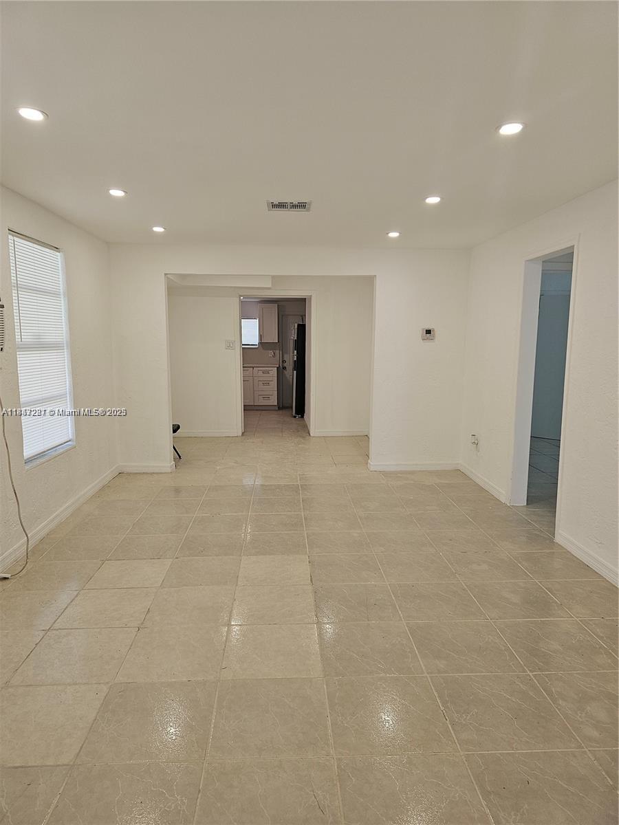 SUN GARDENS - Residential Lease