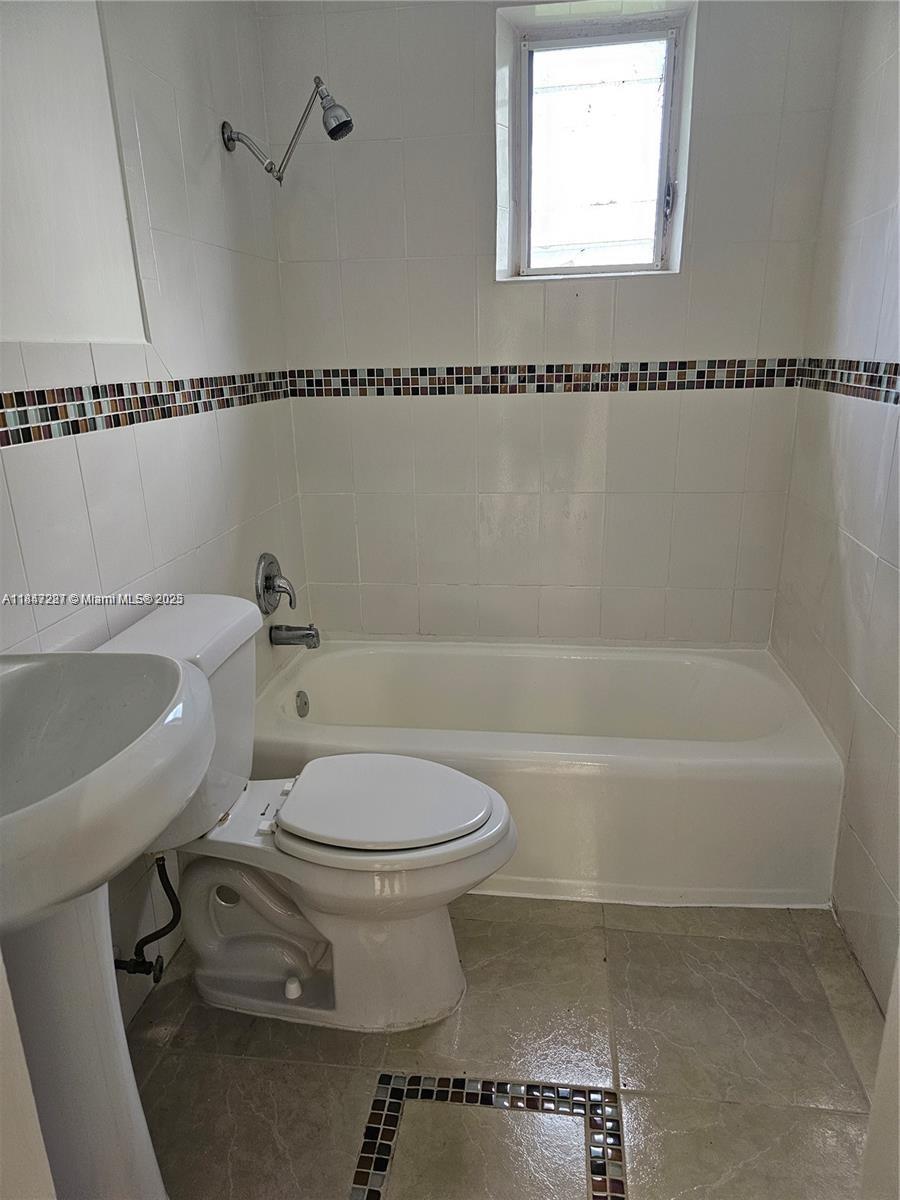 SUN GARDENS - Residential Lease