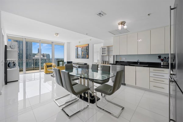 92 SW 3RD ST APT 3303, MIAMI, FL 33130 - Image 8a020ca0d9a63b5903d024d1f0e4c5c2/1737240333