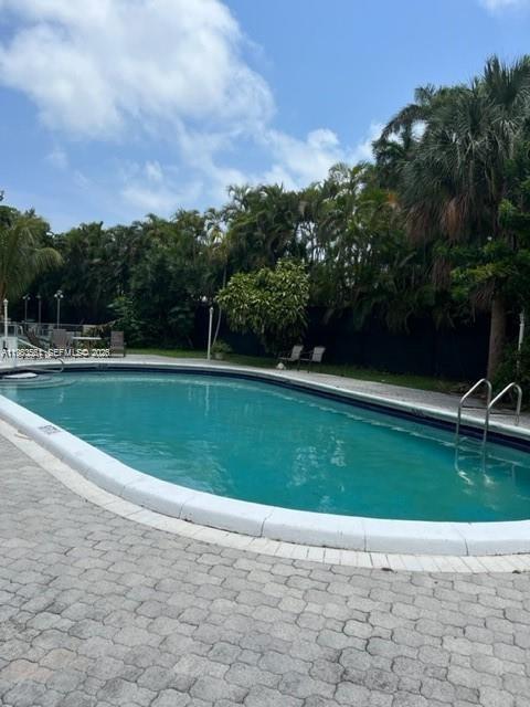 SEVENTEENTH GREEN CONDO - Residential