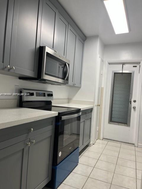 SEVENTEENTH GREEN CONDO - Residential