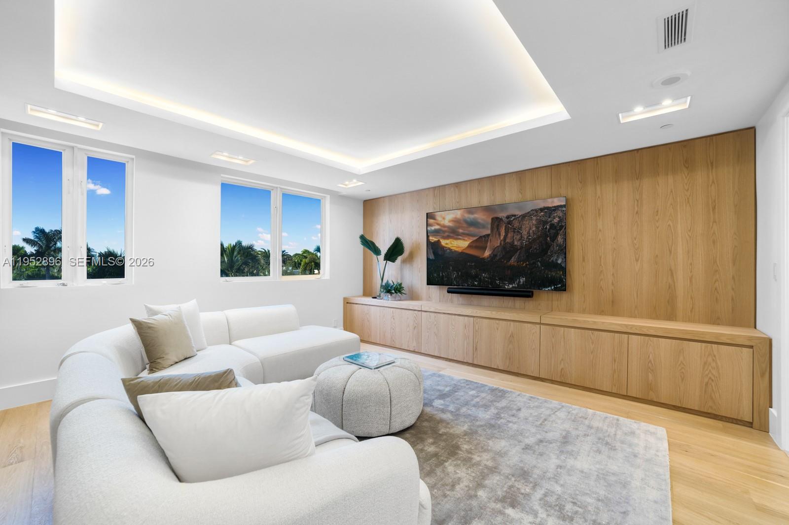 RESIDENCES AT VIZCAYA CON - Residential