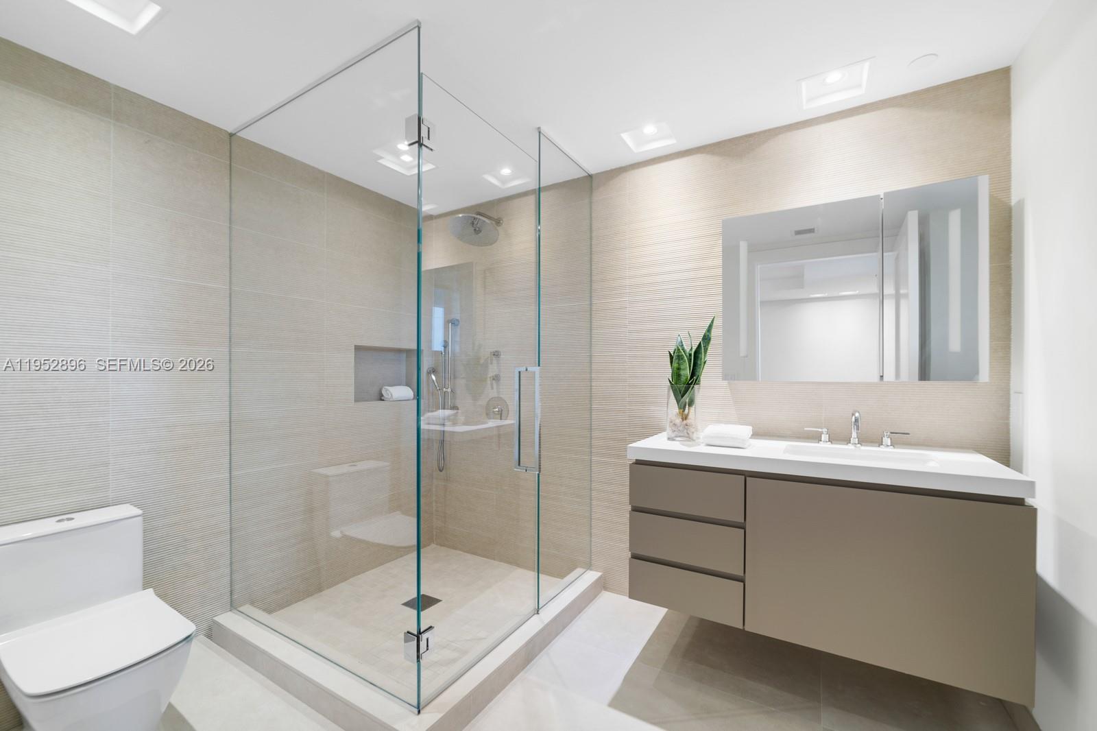 RESIDENCES AT VIZCAYA CON - Residential