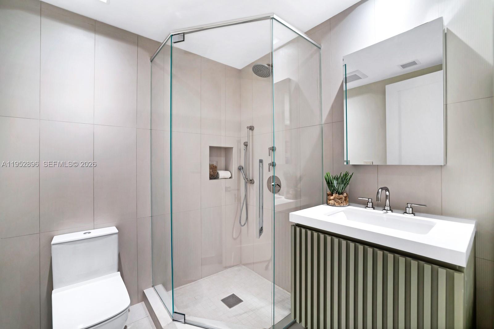 RESIDENCES AT VIZCAYA CON - Residential