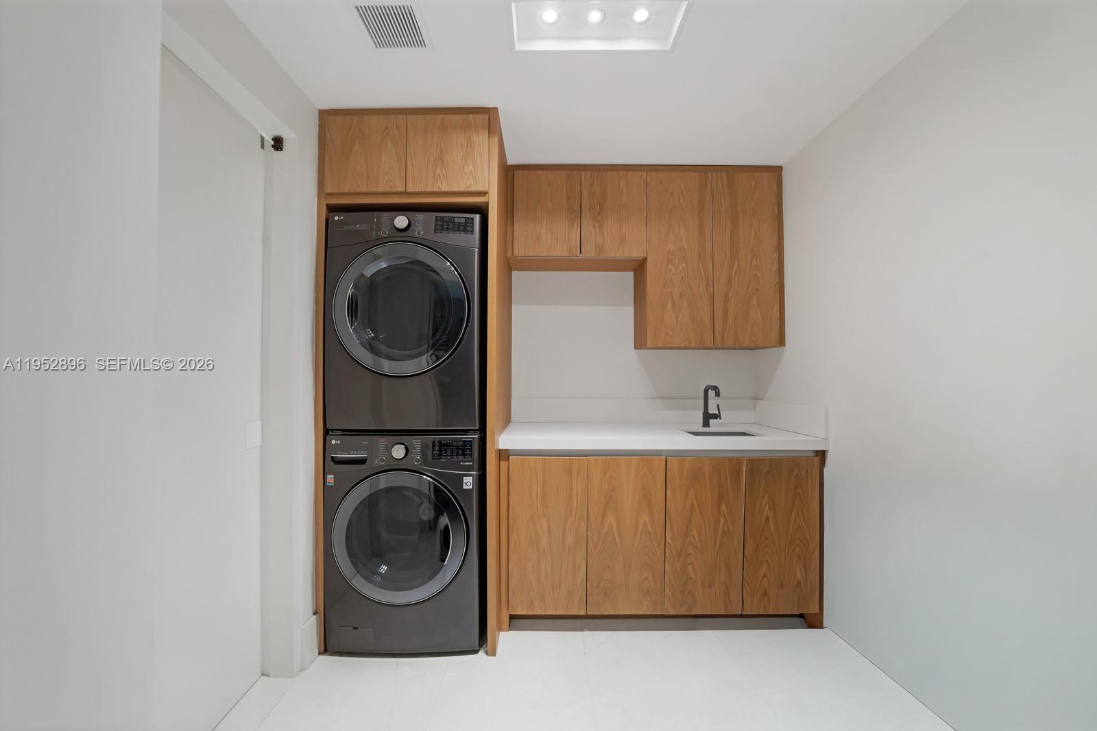 RESIDENCES AT VIZCAYA CON - Residential