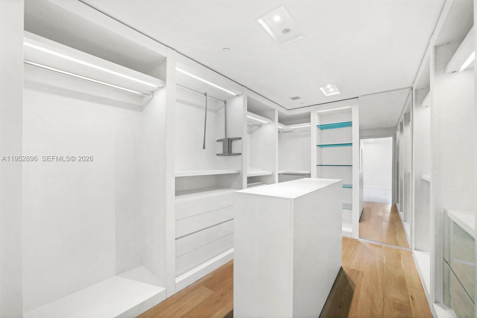 RESIDENCES AT VIZCAYA CON - Residential