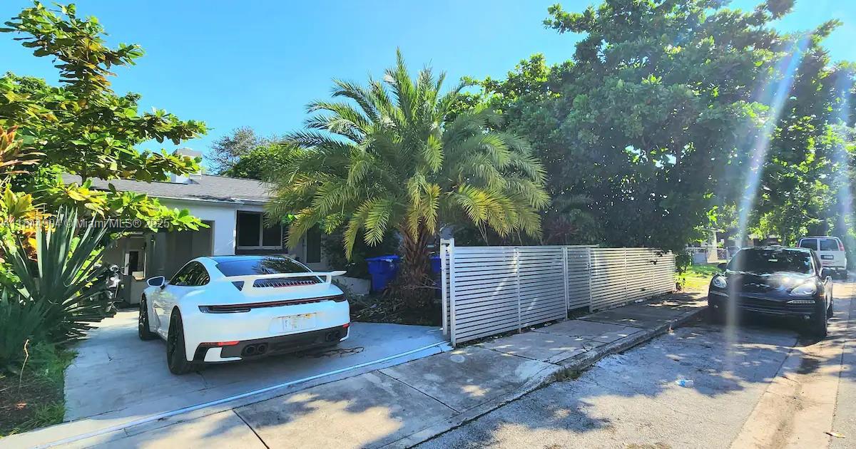 Spacious and fully furnished 3BD/2BA home on a quiet street, recently renovated with modern finishes. Features a main kitchen plus kitchenette, on-site laundry, gated entry with security system, and a private outdoor dining area with BBQ. Enjoy a lush backyard oasis. Prime location—just minutes from Miami’s top designer stores, Midtown, Edgewater, Wynwood, Brickell, and Miami Beach.