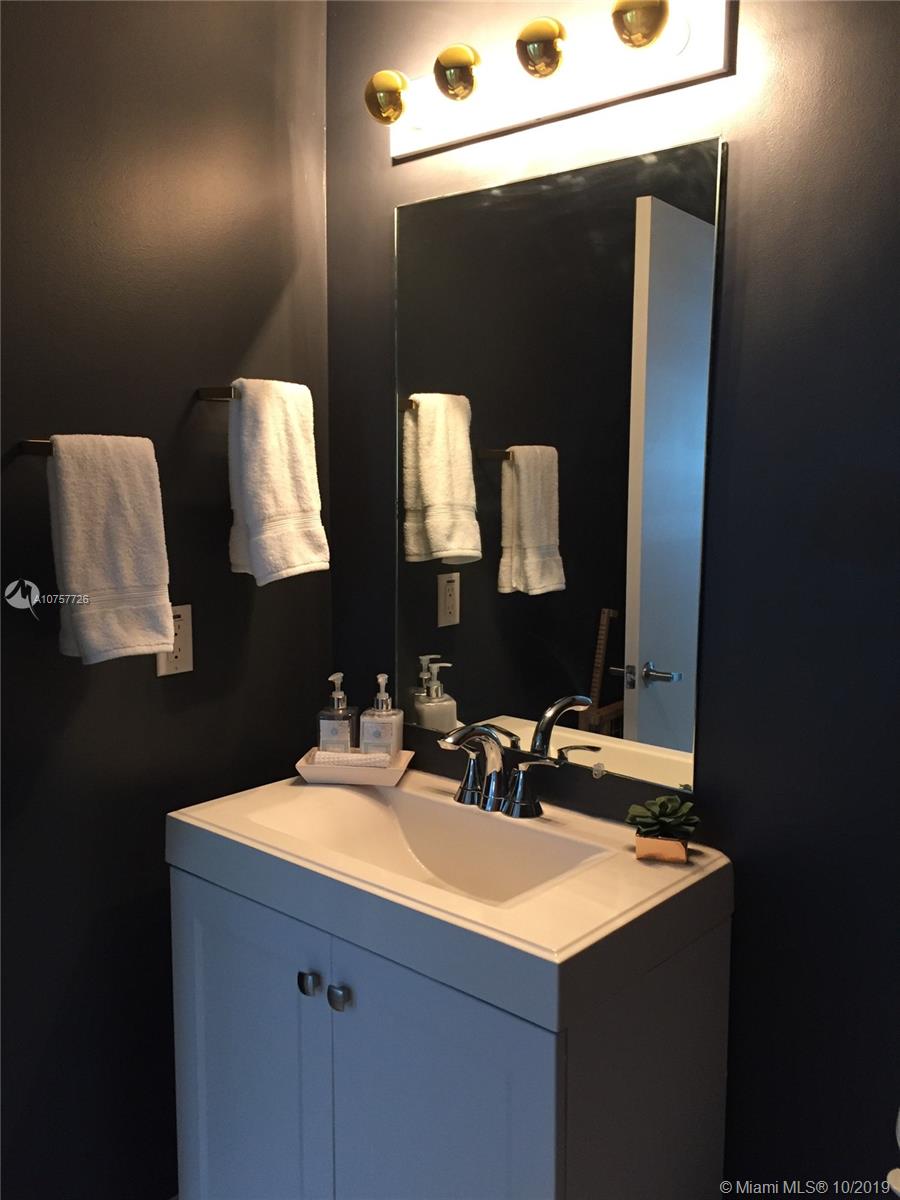 BLUE CONDO - Residential Lease