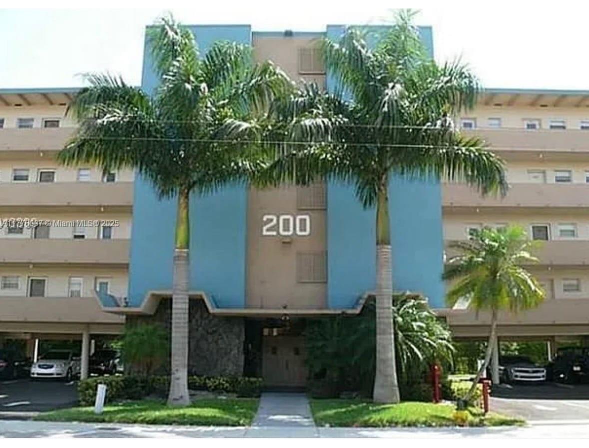 Rental Property at 200 Ne 14th Ave 224, Hallandale Beach, Broward County, Florida - Bedrooms: 2 
Bathrooms: 2  - $2,000 MO.