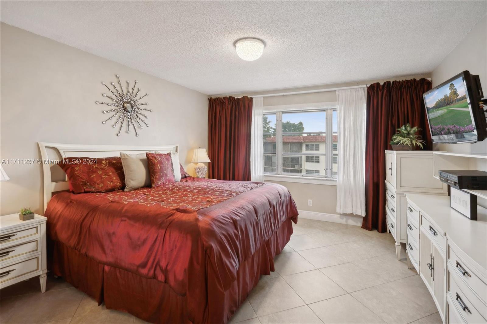 HOLLYBROOK GOLF AND - Residential