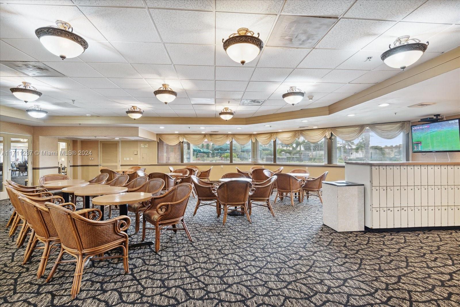HOLLYBROOK GOLF AND - Residential