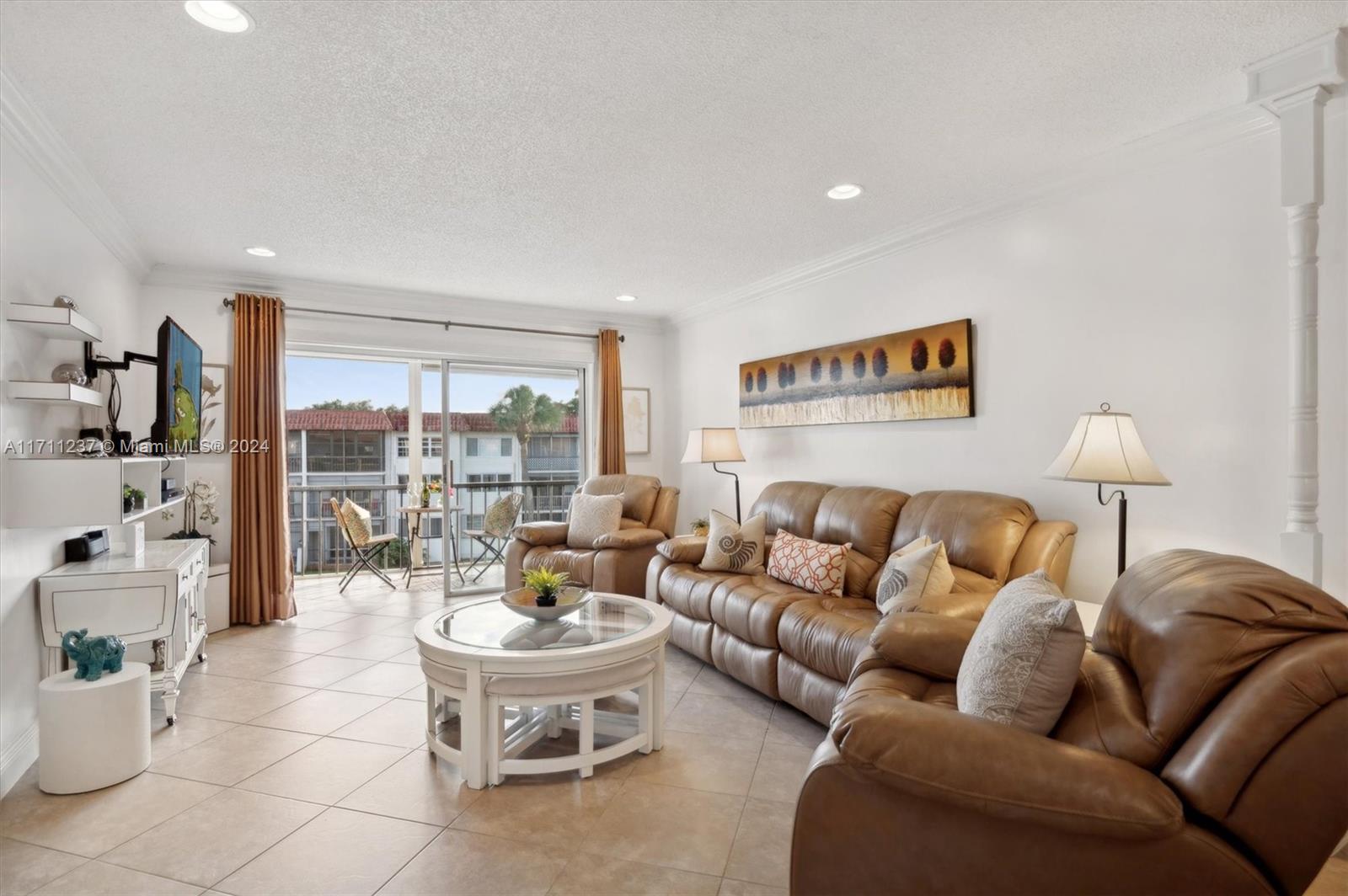HOLLYBROOK GOLF AND - Residential