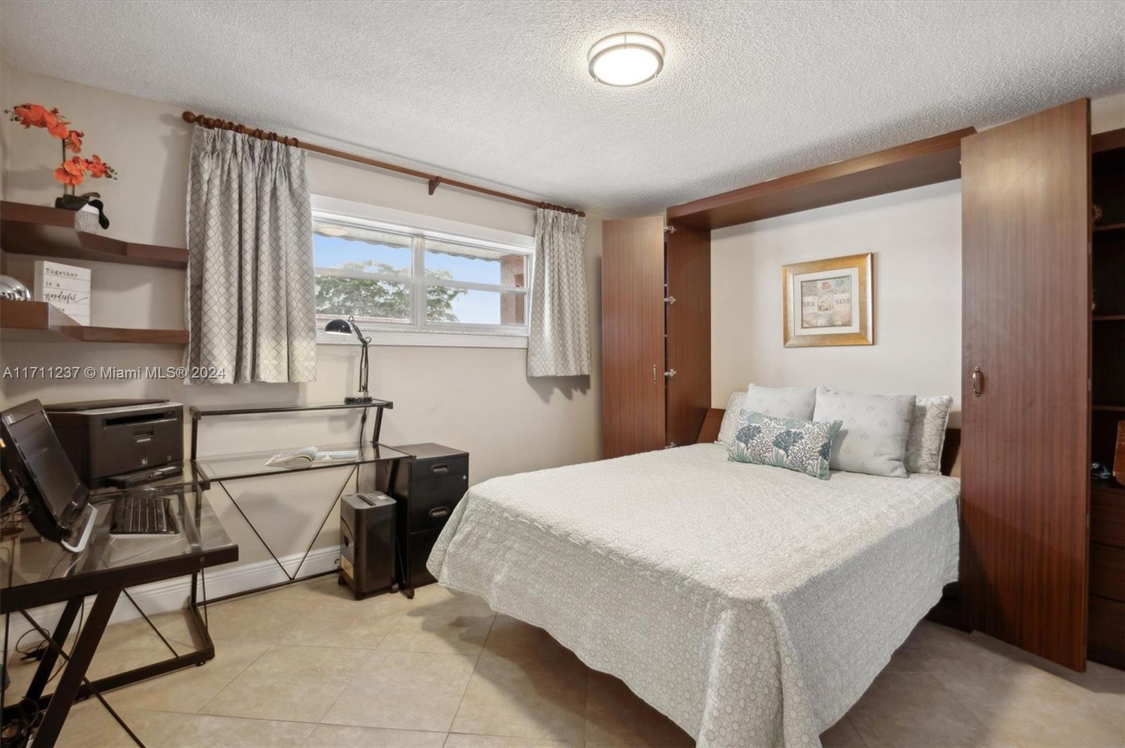 HOLLYBROOK GOLF AND - Residential