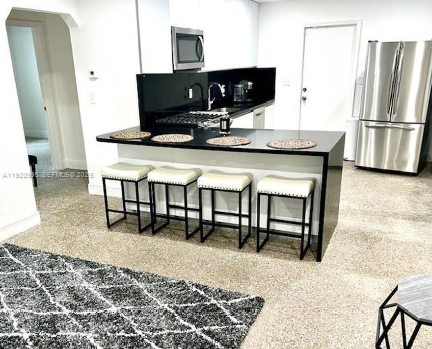 Fantastic single family home with brand new kitchen and updated bathroom. Very large outdoor area with barbeque and gazebo. 
Fully furnished with fully stocked kitchen, bedding and towels. All you need is your suitcase.
Short drive to Downtown Fort Lauderdale and 30 minutes to the Fort Lauderdale beach.