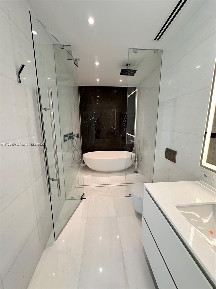 ASTON MARTIN RESIDENCES - Residential Lease