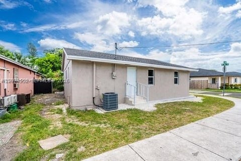 Tiny photo for 655 SW 5th St, Homestead, FL 33030 (MLS # A12078552)