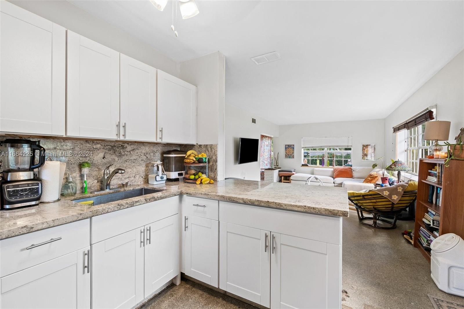 901 NE 16th Pl