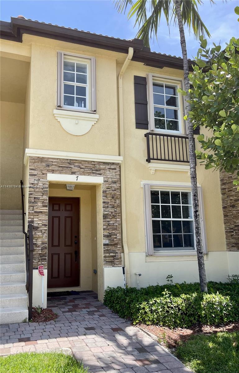 Beautiful and spacious townhouse in the fantastic community Isles of Bayshore in Cutler Bay. This property offers 2 bedrooms and 2.5 baths with a great layout and perfect condition. This community has a lot of amenities that you would love to enjoy. Come and take a look at this beauty....Don't miss out this opportunity!