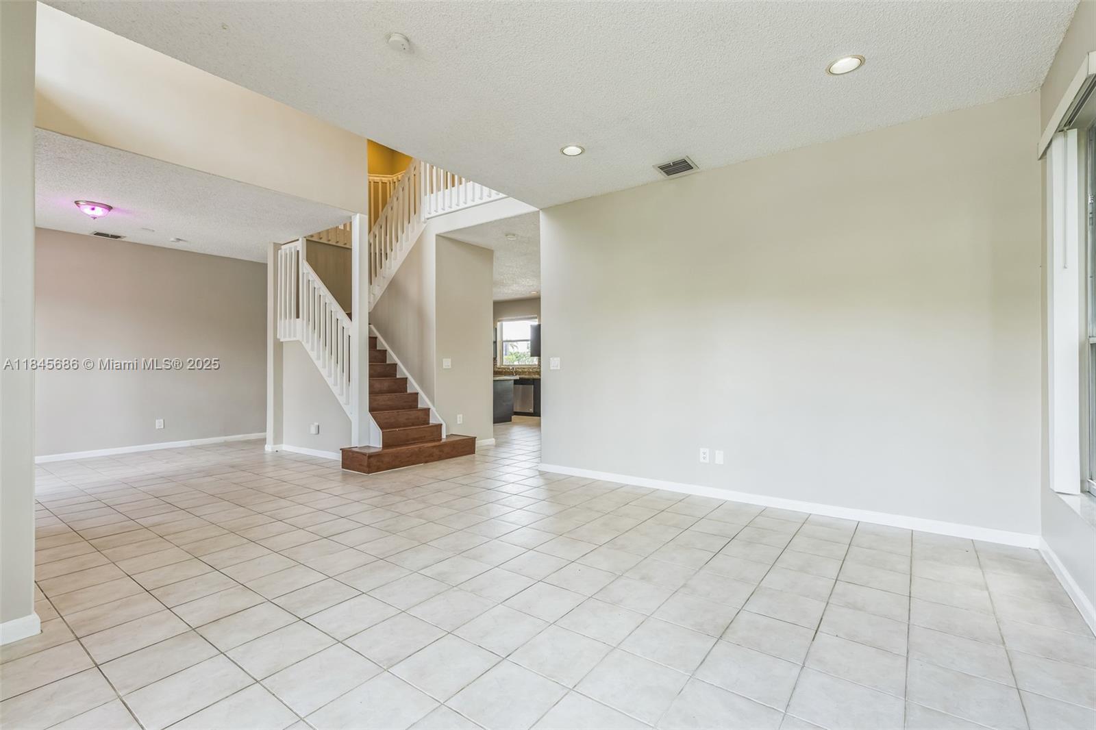 18091 SW 22nd St, Miramar, FL, 33029/$887,000 4 18091 SW 22nd St