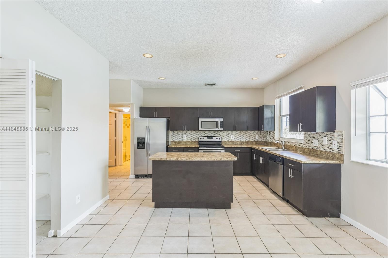 SILVER LAKES PHASE III - Residential