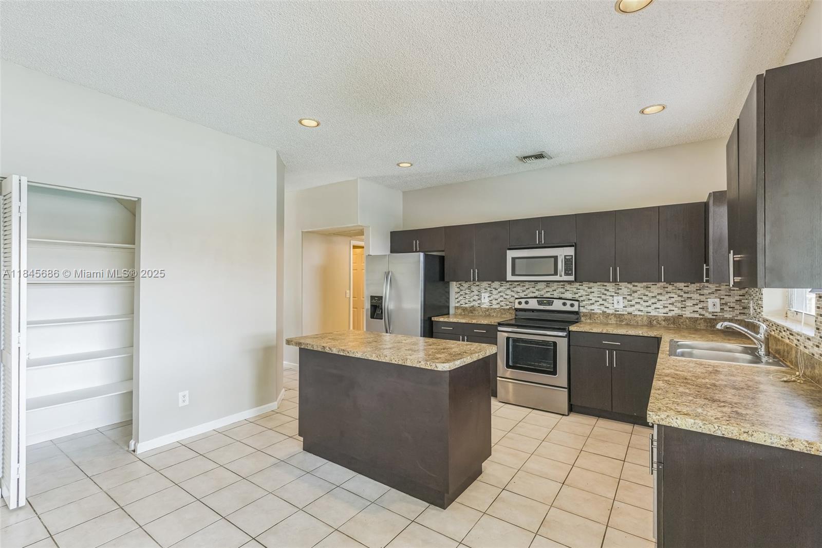 SILVER LAKES PHASE III - Residential