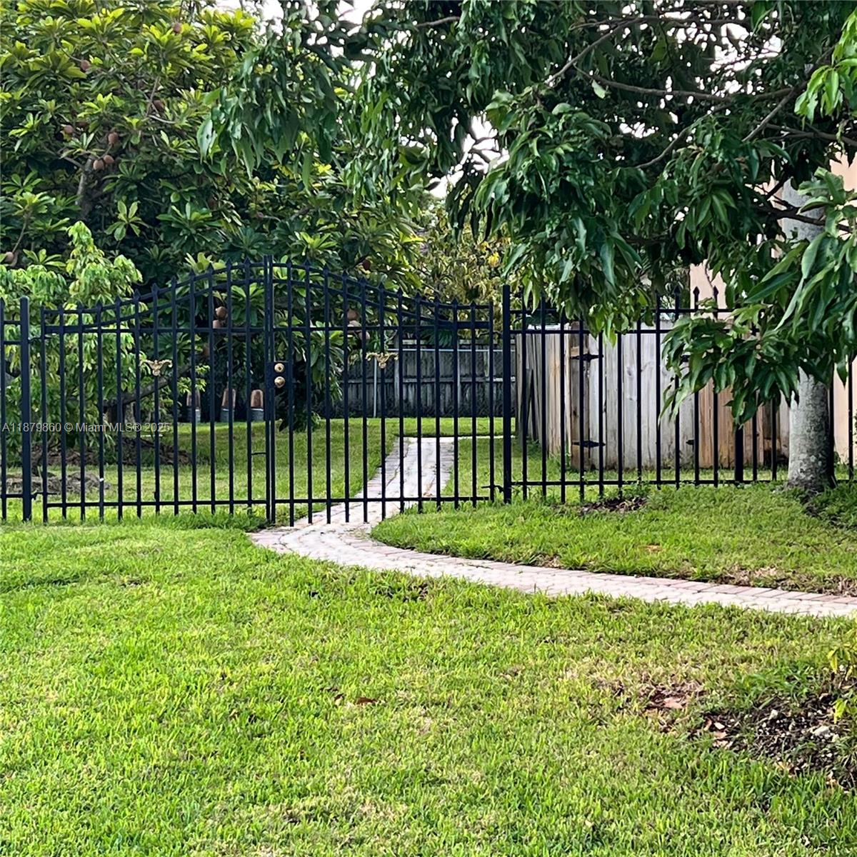 An efficiency with private entrance, parking. All tile floor.