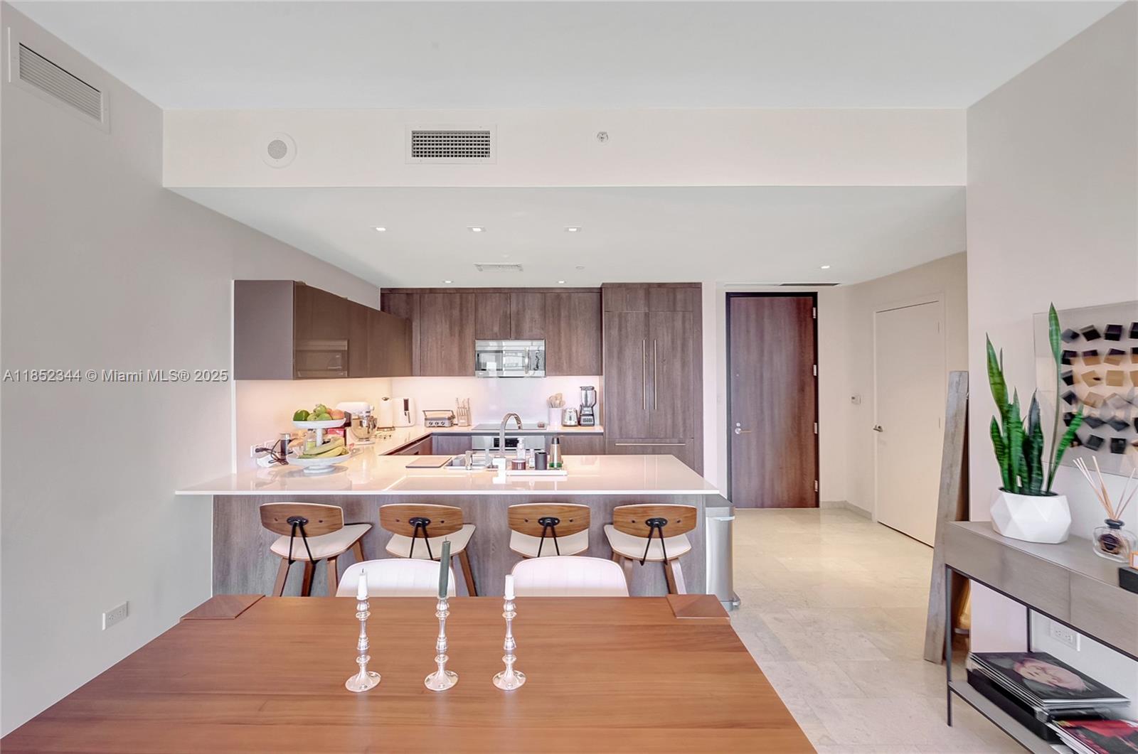 88 SW 7th St 3003