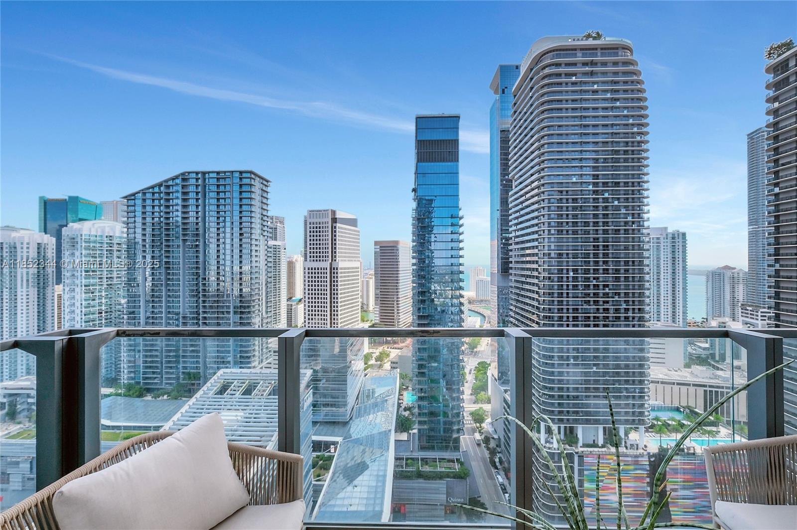 88 SW 7th St 3003