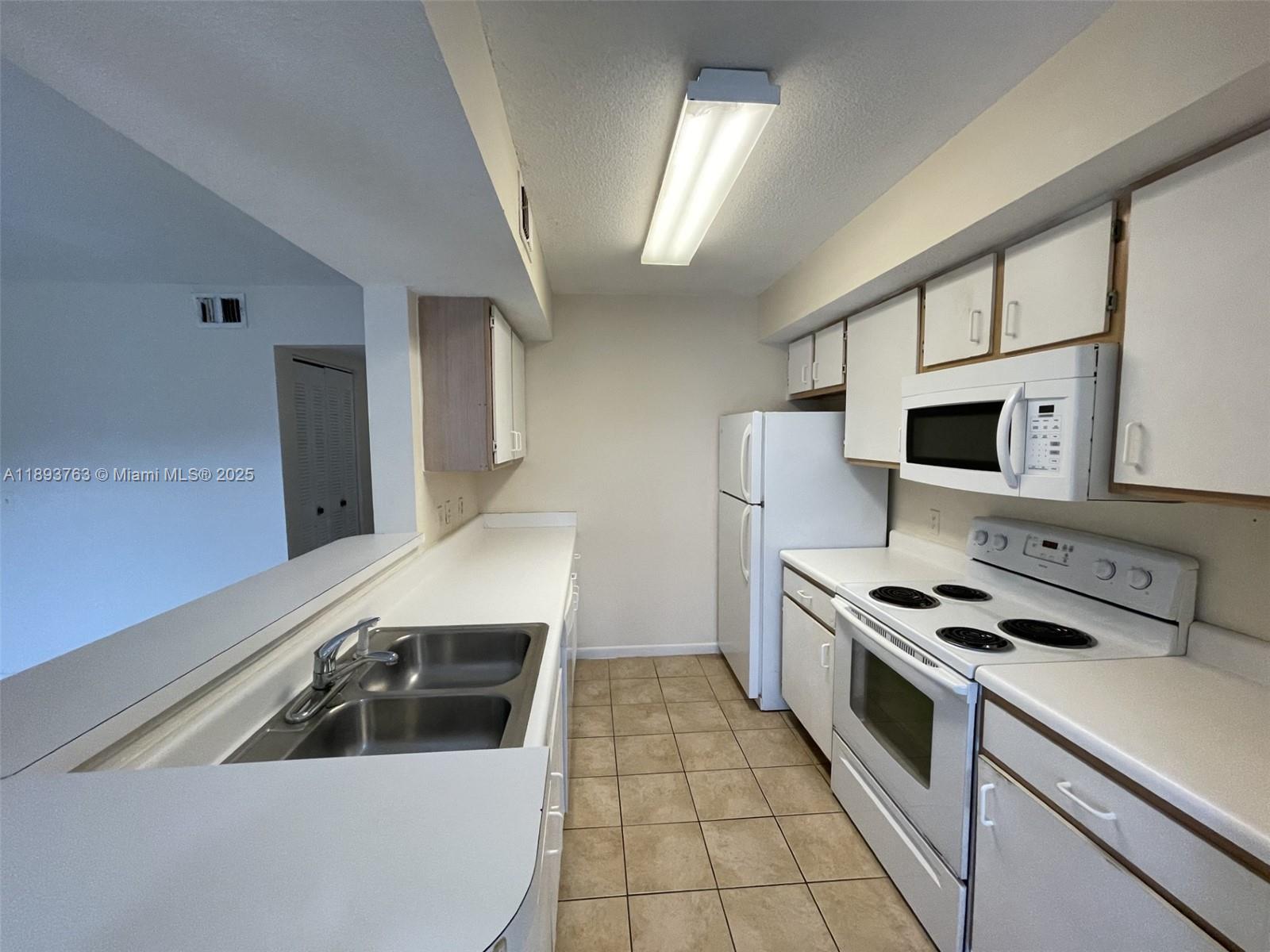 CASABLANCA ISLES CONDO - Residential Lease