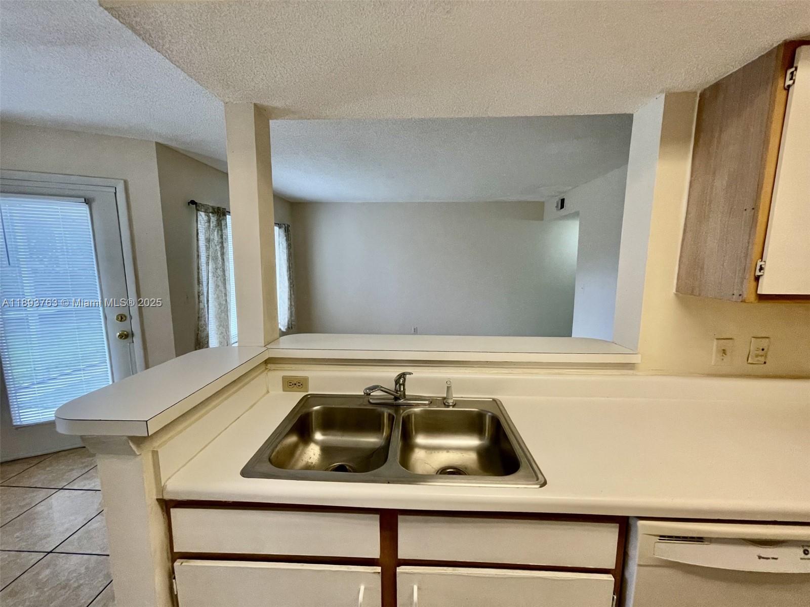 CASABLANCA ISLES CONDO - Residential Lease
