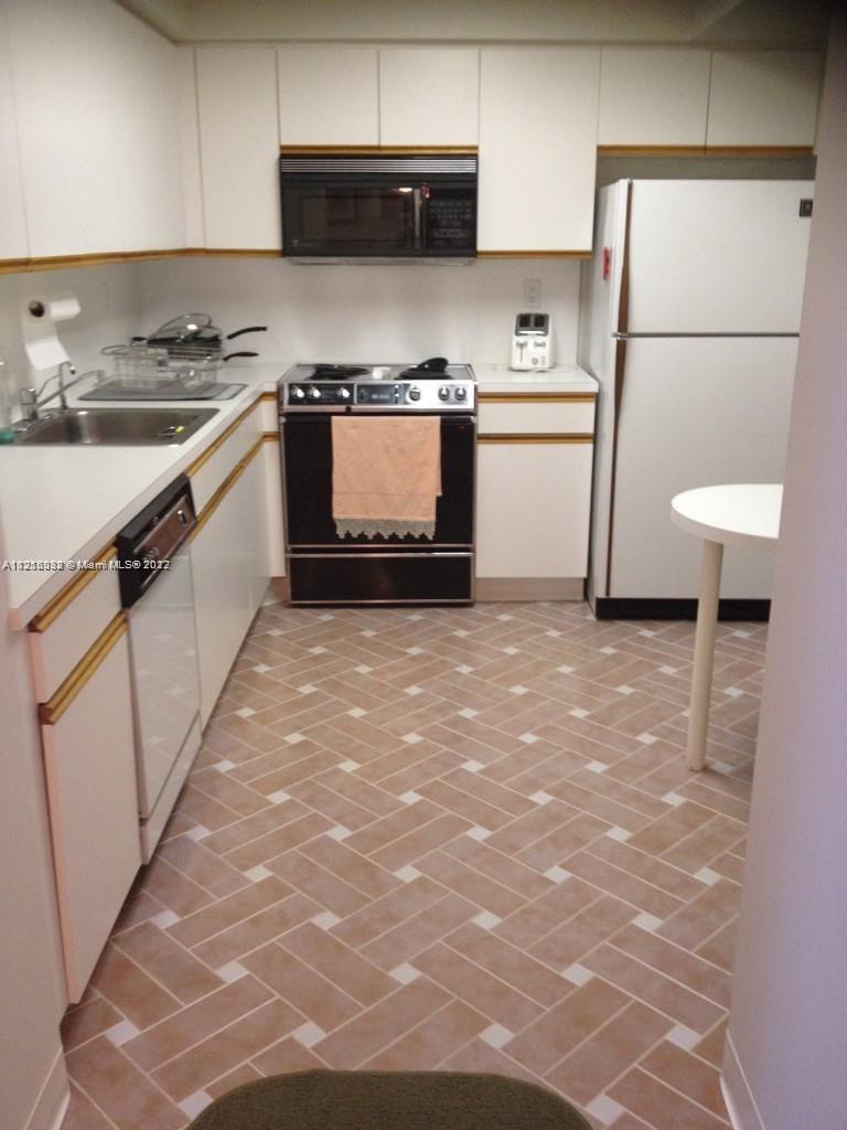 MYSTIC POINTE - Residential Lease