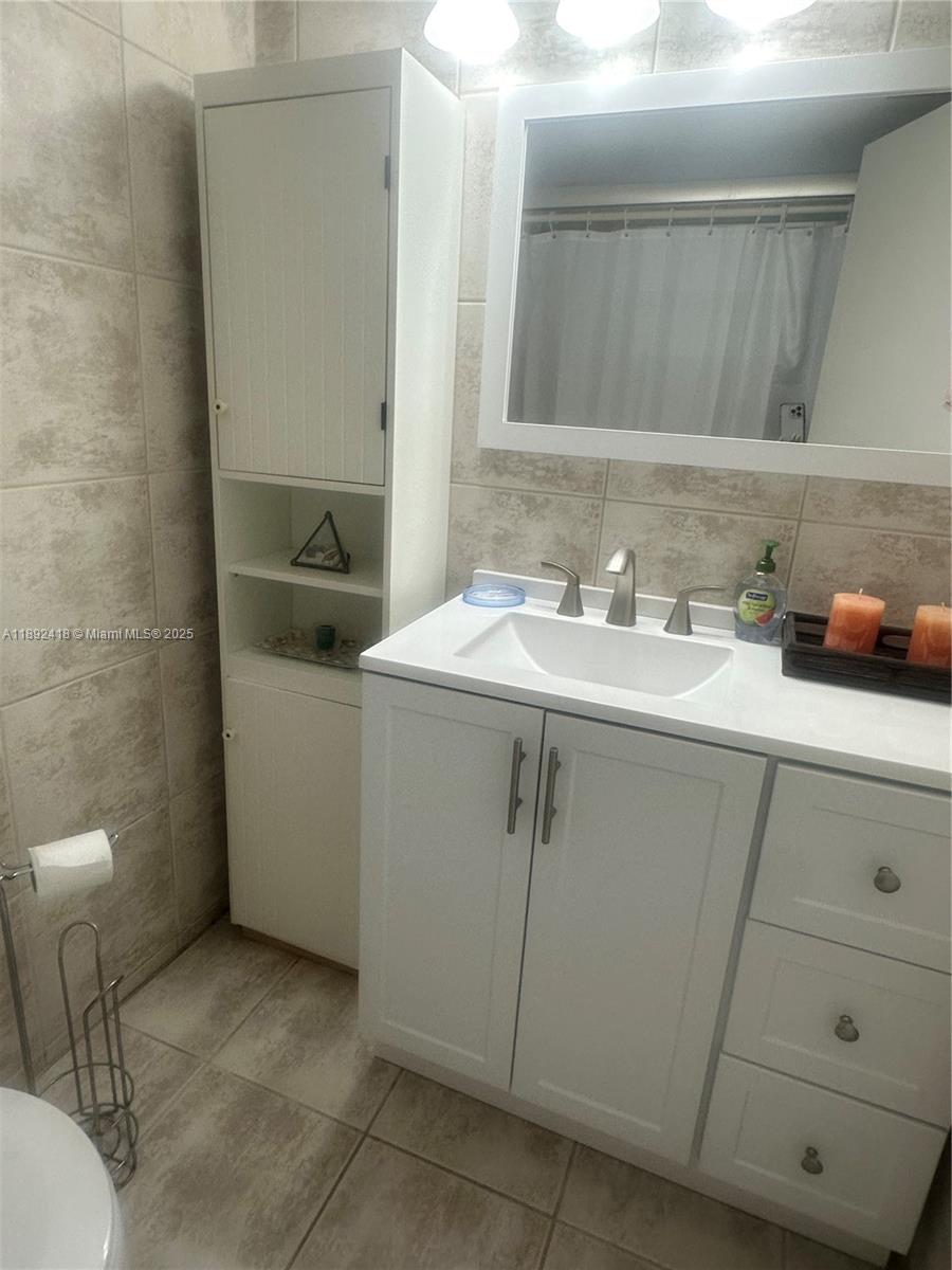 GRANADA HOUSE CONDOMINIUM - Residential