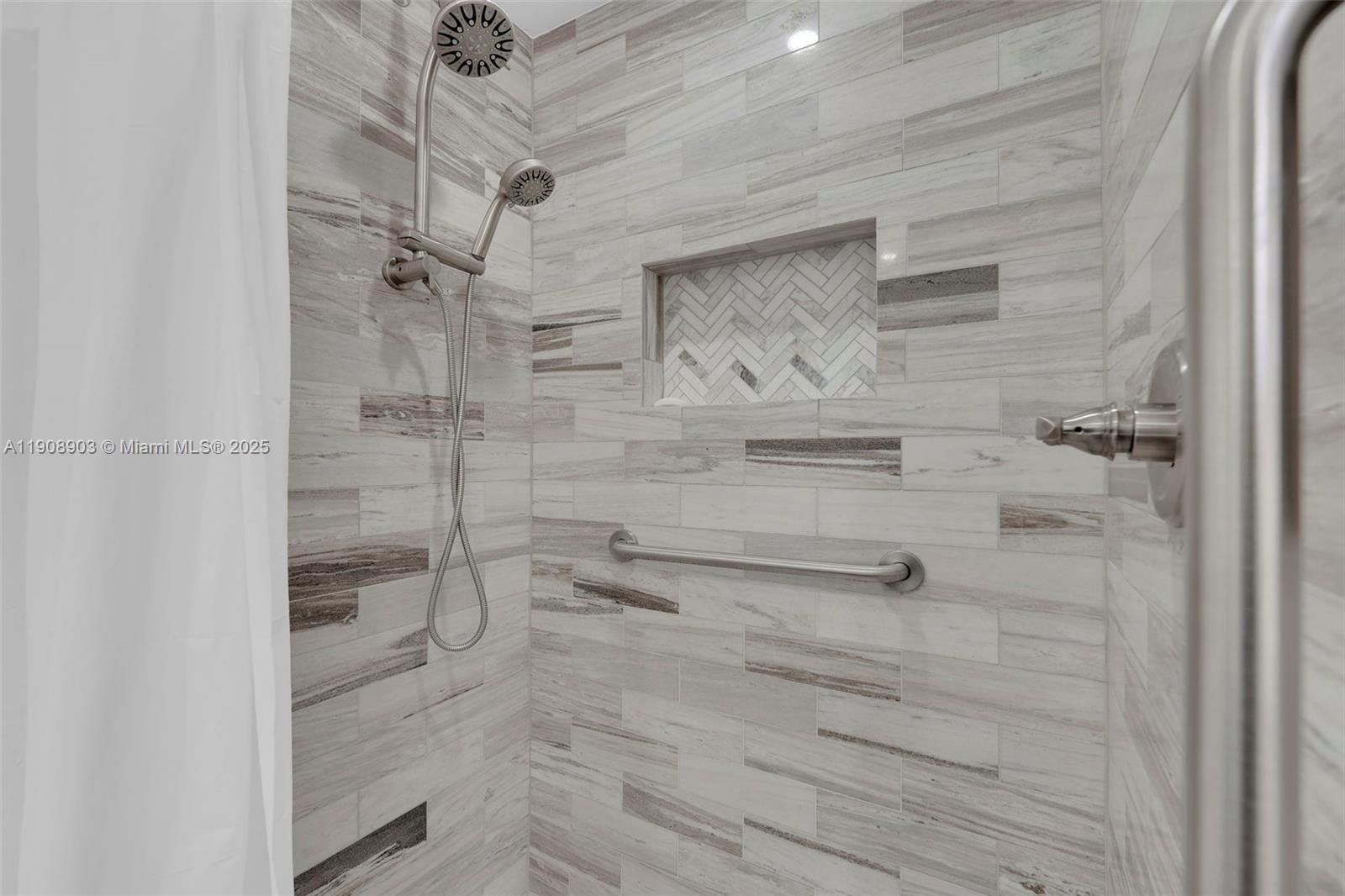 WHISKEY CREEK VILLAGE GREE - Residential