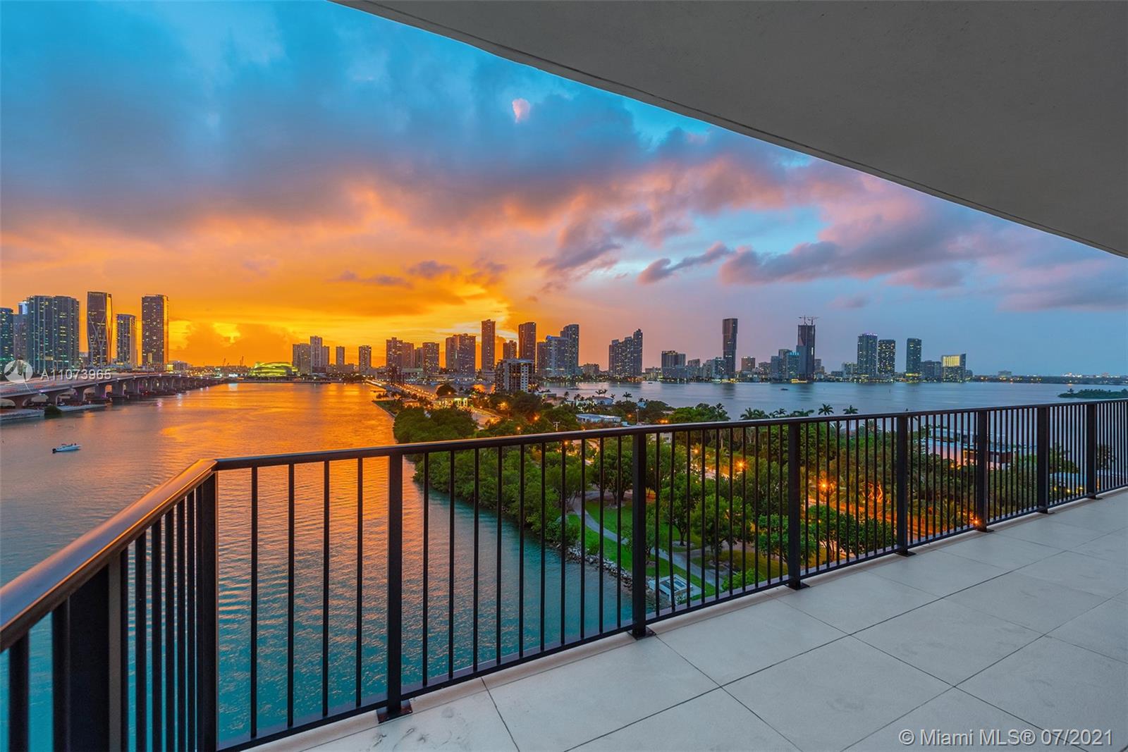ONE THOUSAND VENETIAN WAY - Residential
